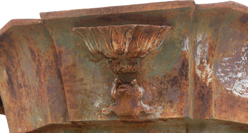 Biscottini-Vecchia-statua-raffigurante-tre-donne-in-fusione-di-ghisa