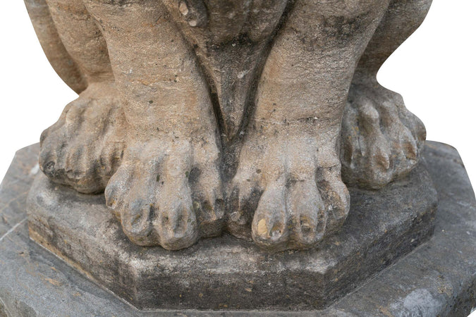 Biscottini-Vecchia-statua-raffigurante-una-coppia-di-leoni-in-pietra