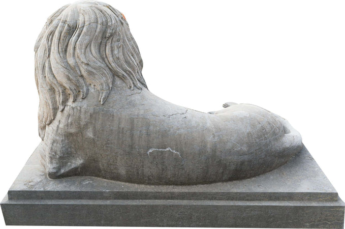 Biscottini-Vecchia-statua-raffigurante-una-coppia-di-leoni-in-pietra