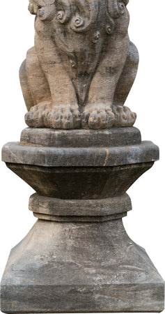 Biscottini-Vecchia-statua-raffigurante-una-coppia-di-leoni-in-pietra