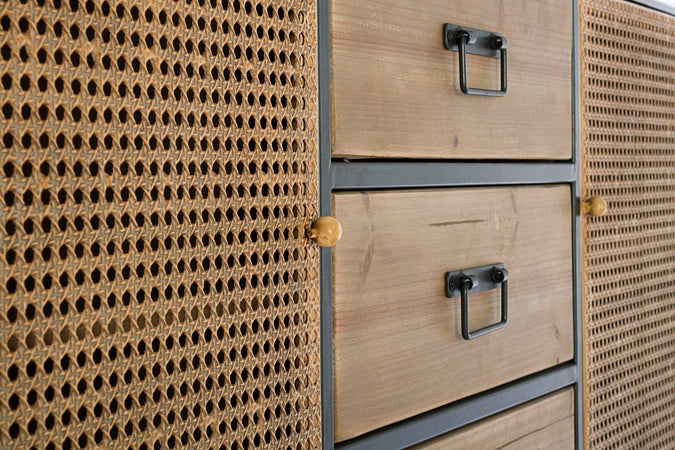 Credenza "Elton" con struttura in acciaio, cassetti in legno di abete, stile vintage