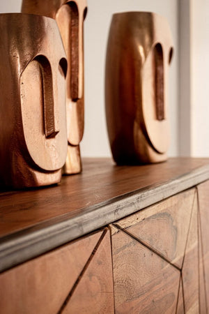 Credenza "Aron" con struttura in legno di acacia e gambe in acciaio, stile moderno