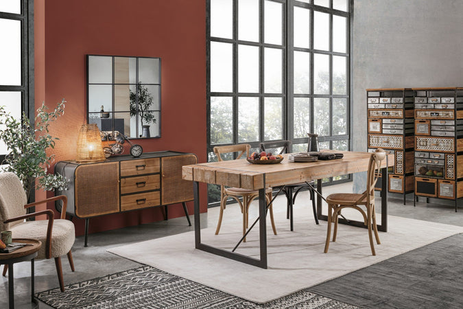Credenza "Elton" con struttura in acciaio, cassetti in legno di abete, stile vintage