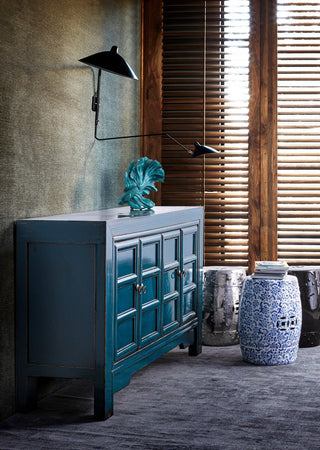 Credenza "Jinan", struttura in legno di olmo riciclato, con finitura lucida, maniglie in rame