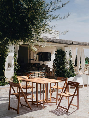 Set tavolo con 4 sedie "Noemi" in legno di acacia, finitura ad olio, per esterno