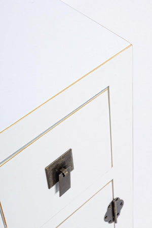 Mobile "Pechino", struttura in legno MDF, finitura a base di nitrocellulosa, maniglie in acciaio