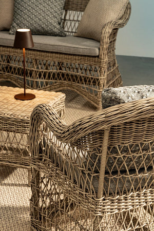 Poltrona "Jupiter" con cuscino, struttura in alluminio, intreccio in fibra sintetica