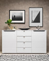 Credenza Zurich, con 2 ante e 4 cassetti, color bianco opaco, con struttura in truciolare rivestito, mobile in kit