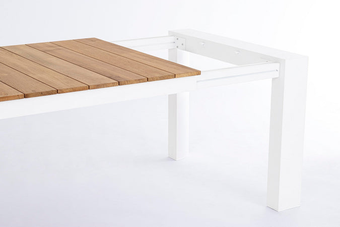 Tavolo allungabile "Cameron" con struttura in alluminio, piano in teak, stile moderno