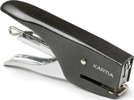 Blister Mini cucitrice M013 + punti passo 10 - nero - Kartia Cancelleria e prodotti per ufficio/Archivio ufficio e accessori per scrivania/Spillatrici e perforatrici/Spillatrici manuali Eurocartuccia - Pavullo, Commerciovirtuoso.it