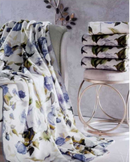 Blumarine Copertina Plaid In Pile Stampato Adele Colore Blu Rifinito Con Punto Cavallo Casa e cucina/Tessili per la casa/Biancheria per culle e lettini/Coperte e copertine/Copertine avvolgenti La Bottega del Risparmio - Bari, Commerciovirtuoso.it