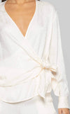 Blusa-a-portafogli-con-chiusura-a-nodo-blanche