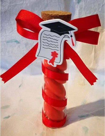 Bomboniera-Laurea-Provetta-Rossa-Rosso-Applicazione-Legno-Tocco