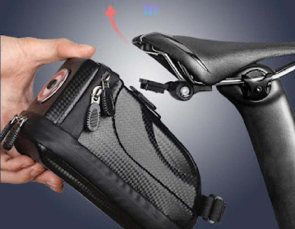 Borsa Da Sella Impermeabile Per Bici Con Luce Posteriore Ricaricabile Usb Zx-9428 Sport e tempo libero/Attività ricreative all'aperto/Ciclismo/Accessori/Zaini borse e borse laterali bicicletta/Borse Trade Shop italia - Napoli, Commerciovirtuoso.it