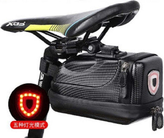 Borsa Da Sella Impermeabile Per Bici Con Luce Posteriore Ricaricabile Usb Zx-9428 Sport e tempo libero/Attività ricreative all'aperto/Ciclismo/Accessori/Zaini borse e borse laterali bicicletta/Borse Trade Shop italia - Napoli, Commerciovirtuoso.it