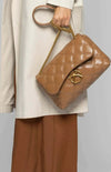 Borsa-matelassé-con-catena-dorata-cannella