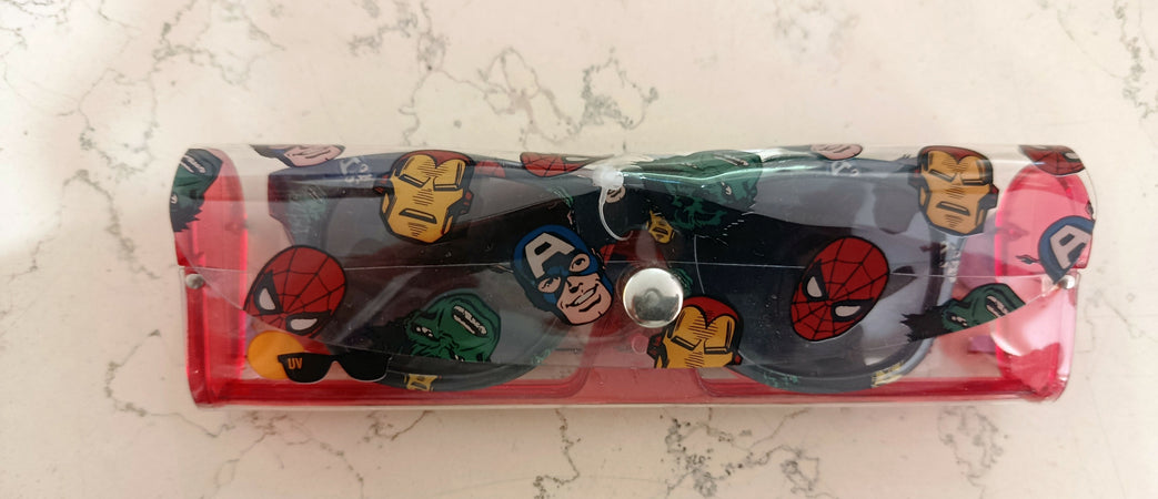 Marvel Occhiali da Sole Kids Massima protezione dai raggi UVA e UVB! Astucci rigidi con fantasie abbinate agli occhiali! captain america