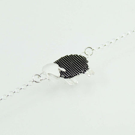 Bracciale in argento con centrale pecorella brunita filigranata