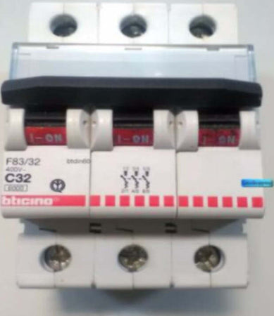 BTICINO---INTERUTTORE-AUTOMATICO-MAGNETOTERMICO---3-poli-32A-C32-400V