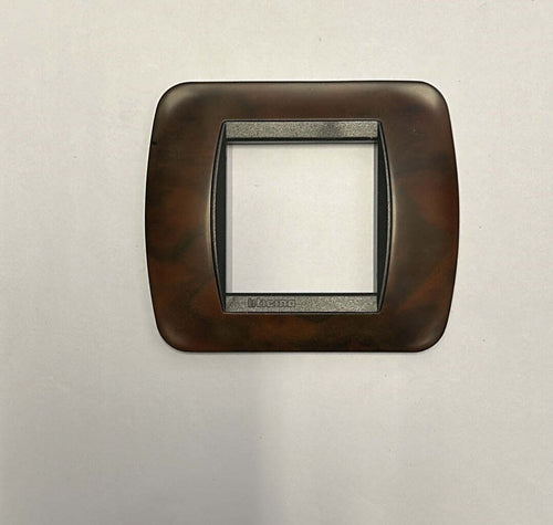 BTICINO---PLACCA-2-MODULI-IN-LEGNO-RADICA-DI-NOCE-L4802LRN