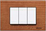 BTICINO-LIGHT---PLACCA-3-MODULI-IN-LEGNO-CILIEGIO-AMERICANO