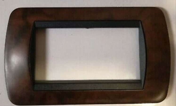 BTICINO-LIVING---PLACCA-4-POSTI-IN-LEGNO-RADICA-DI-NOCE