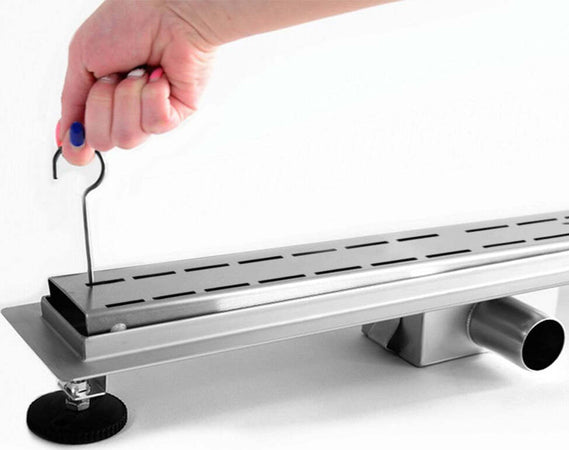 Canaletta-Doccia-Inox-con-griglia-decorata-e-piedini-Linea