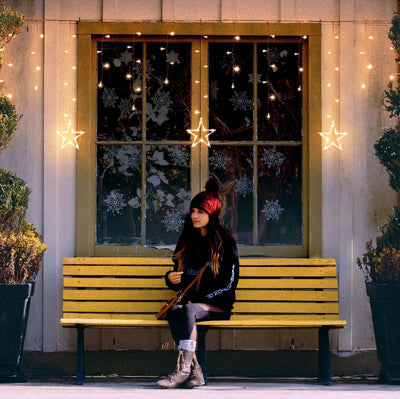 Cascata stalattite decorata con stelle luminose a led luce calda per interno ed esterno cavo trasparente Casa e cucina/Decorazioni per interni/Addobbi e decorazioni per ricorrenze/Decorazioni natalizie/Luci natalizie/Catene luminose per interni MagiediNatale.it - Altamura, Commerciovirtuoso.it