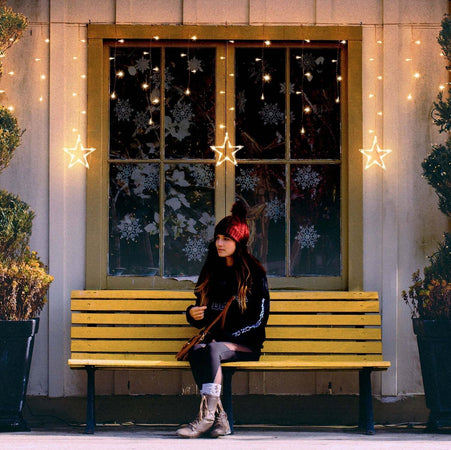 Cascata stalattite decorata con stelle luminose a led luce calda per interno ed esterno cavo trasparente Casa e cucina/Decorazioni per interni/Addobbi e decorazioni per ricorrenze/Decorazioni natalizie/Luci natalizie/Catene luminose per interni MagiediNatale.it - Altamura, Commerciovirtuoso.it