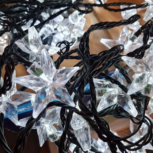 Catena luminosa con 48 stelle trasparenti luce calda per uso interno ed esterno 9,6 mt Casa e cucina/Decorazioni per interni/Addobbi e decorazioni per ricorrenze/Decorazioni natalizie/Luci natalizie/Catene luminose per interni MagiediNatale.it - Altamura, Commerciovirtuoso.it