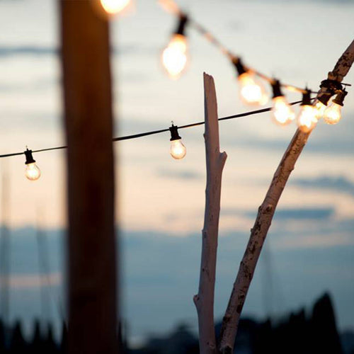 Catena portalampade prolungabile per lampade a led uno interno ed esterno