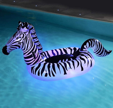 Cavalcabile Fashion Gonfiabile Zebra Gigante Con Luci Led Piscina 254x142cm 41406 Giochi e giocattoli/Sport e giochi all'aperto/Giochi aquatici e piscine per bambini/Canotti e gonfiabili galleggianti Trade Shop italia - Napoli, Commerciovirtuoso.it