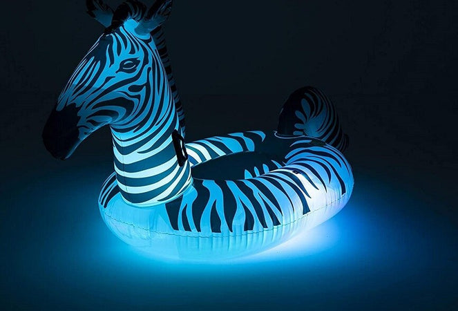 Cavalcabile Fashion Gonfiabile Zebra Gigante Con Luci Led Piscina 254x142cm 41406 Giochi e giocattoli/Sport e giochi all'aperto/Giochi aquatici e piscine per bambini/Canotti e gonfiabili galleggianti Trade Shop italia - Napoli, Commerciovirtuoso.it