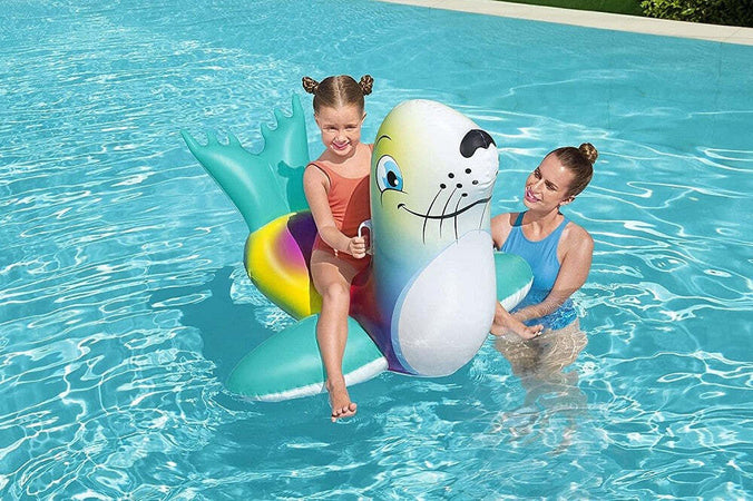 Cavalcabile Gonfiabile A Forma Di Foca Allegra Bambini 157x114cm Maniglie 41479 Giochi e giocattoli/Sport e giochi all'aperto/Giochi aquatici e piscine per bambini/Canotti e gonfiabili galleggianti Trade Shop italia - Napoli, Commerciovirtuoso.it