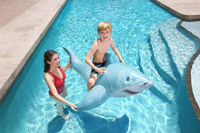 Cavalcabile Gonfiabile A Forma Di Squalo 3d Con Maniglie 183x102cm Piscina 41405 Giochi e giocattoli/Sport e giochi all'aperto/Giochi aquatici e piscine per bambini/Canotti e gonfiabili galleggianti Trade Shop italia - Napoli, Commerciovirtuoso.it