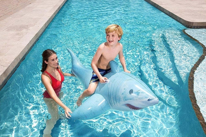 Cavalcabile Gonfiabile A Forma Di Squalo 3d Con Maniglie 183x102cm Piscina 41405 Giochi e giocattoli/Sport e giochi all'aperto/Giochi aquatici e piscine per bambini/Canotti e gonfiabili galleggianti Trade Shop italia - Napoli, Commerciovirtuoso.it