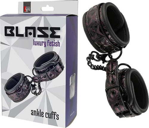 Cavigliere Bondage Con Fibbie Rivestite Con Neoprene Morbido Fetish Blaze Ankle Cuff Purple Cavigliere Regolabili Tramite Fibbia In Stile Cintura Salute e cura della persona/Erotismo e contraccezione/Bondage/Cinghie Kondorama - Martinsicuro, Commerciovirtuoso.it