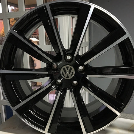 4 ADESIVI LOGO EMBLEMA PER COPRIMOZZO 60MM SU VOLKSWAGEN GOLF POLO SCIROCCO TIGUAN