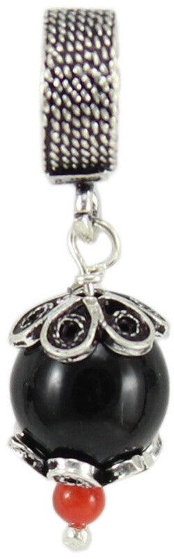 Charm pendente in argento brunito su coccu con corallino Filu & Trama
