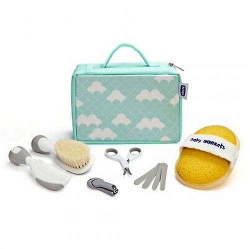 Chicco Baby Travel Set 6 In 1 Beauty Case Con Scomparti Da Viaggio Contenente Spazzola Pettine Spugna Forbicine E Tagliaunghie Per Bambini Da 0 Mesi