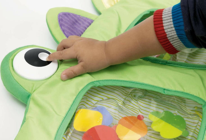 Chicco Coccodrillo Tappeto Ad Acqua Sensoriale Morbido, Gioco Bambini Gonfiabile Con Aria E Acqua, 6-36 Mesi Prima infanzia/Attività e intrattenimento/Tappetini gioco e palestrine Sanitaria Gioia del Bimbo - Villa San Giovanni, Commerciovirtuoso.it
