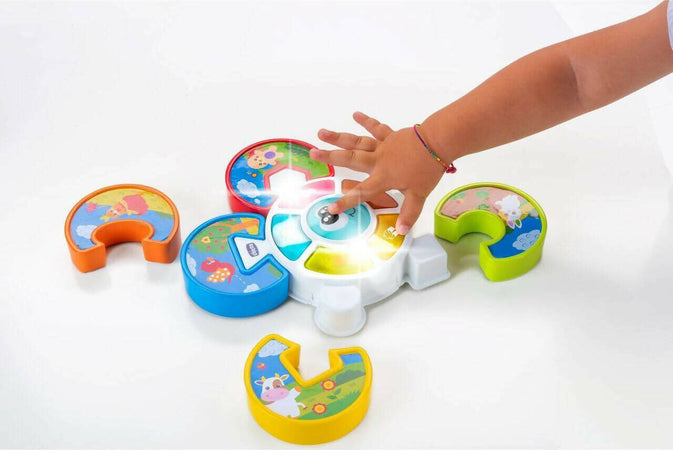 Chicco Gioco Centro Attività Indovina L'animale, Gioco Elettronico Con Luci E Suoni, Insegna I Versi Degli Animali, Batterie Incluse, Età 12-36 Mesi Giochi e giocattoli/Giocattoli prima infanzia/Giochi musicali Sanitaria Gioia del Bimbo - Villa San Giovanni, Commerciovirtuoso.it