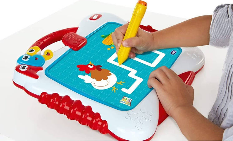 Chicco Lavagna Leggi & Scrivi, Lavagna Cancellabile Bambini con Schermo LCD e Set di Carte, Esercizi di Pre-Scrittura e Disegno Libero, Ispirato al Metodo Montessori, Giochi Educativi 2 Anni, 6 Anni Visita lo Store di Chicco Prima infanzia/Regali per neonati/Abiti da battesimo per bimba Mondo Bimbo - Bagnara Calabra, Commerciovirtuoso.it