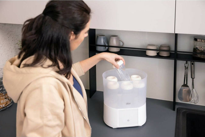 Chicco Sterilizzatore Con Funzione Asciugatura, Sterilizzatore Biberon, Tiralatte E Ciuccio, Con 2 Configurazioni, Funzione Asciugatura, Fino A 6 Biberon Da 330 Ml, Bianco Prima infanzia/Allattamento e pappa/Allattamento con biberon/Sterilizzatori Sanitaria Gioia del Bimbo - Villa San Giovanni, Commerciovirtuoso.it