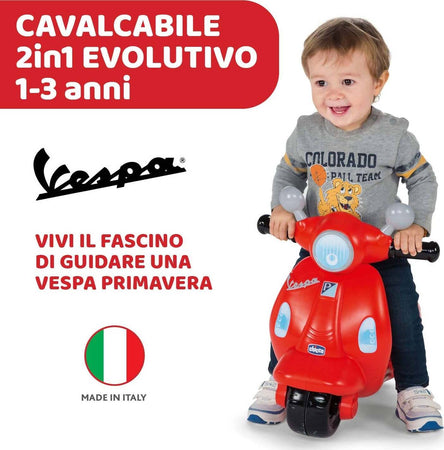 Chicco Vespa Primavera Cavalcabile Bambini Gioco Vespa Giocattolo Cavalcabile con Pannello Elettronico, Luci e Suoni, Ruote di Supporto Rimovibili Max 25 Kg - Giochi per Bambini 1-3 Anni Giochi e giocattoli/Sport e giochi all'aperto/Biciclette e tricicli/Ride-On Mondo Bimbo - Bagnara Calabra, Commerciovirtuoso.it