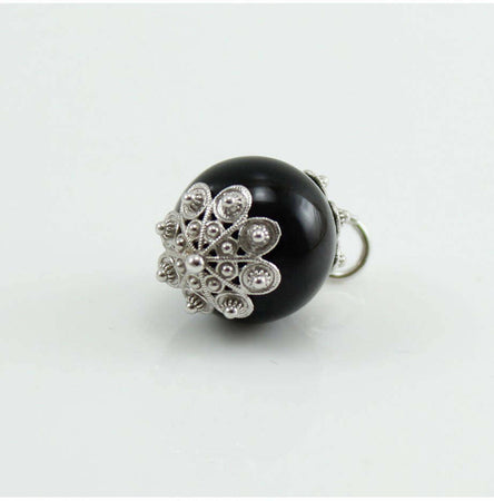 Ciondolo Su Coccu argento rodiato con onice nero portafortuna Sardegna