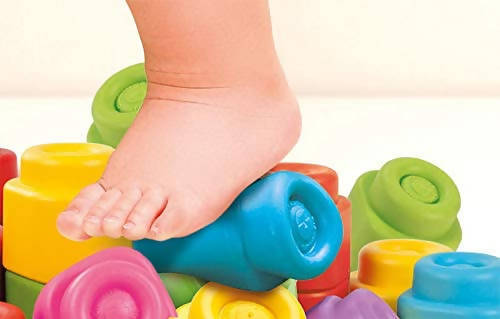 Clementoni Soft Clemmy Baby Shark - Secchiello con Personaggio-Set mattoncini Morbidi-Made in Italy, 10 Mesi+, 17425 Baby Shark Clemmy family bucket Giocattoli Sanitaria Gioia del Bimbo - Villa San Giovanni, Commerciovirtuoso.it