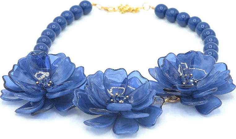 Collana Donna Girocollo in Zamak E Resina Colorata Collana Fashion Con Perle E 3 Fiori Centrali Con Chiusura Regolabile Nickel Free Moda/Donna/Gioielli/Collane Leclaf - Napoli, Commerciovirtuoso.it