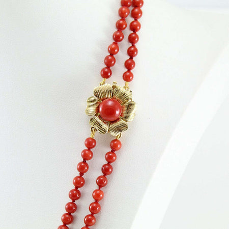 Collana Donna Lunga Doppio Filo Corallo Rosso E Chiusura Fiore In Oro Giallo