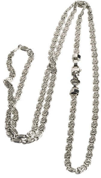 Collana lunga a maglia piatta